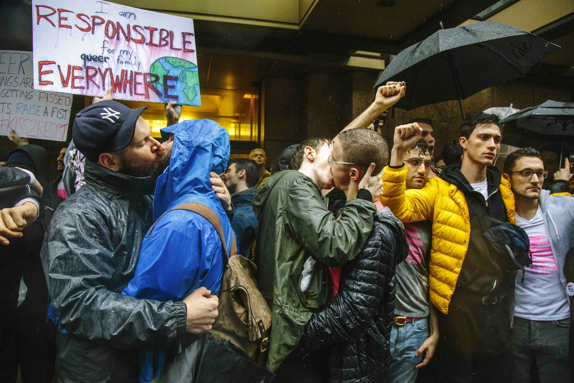 New Yorkers protest homophobia by kissing in the rain