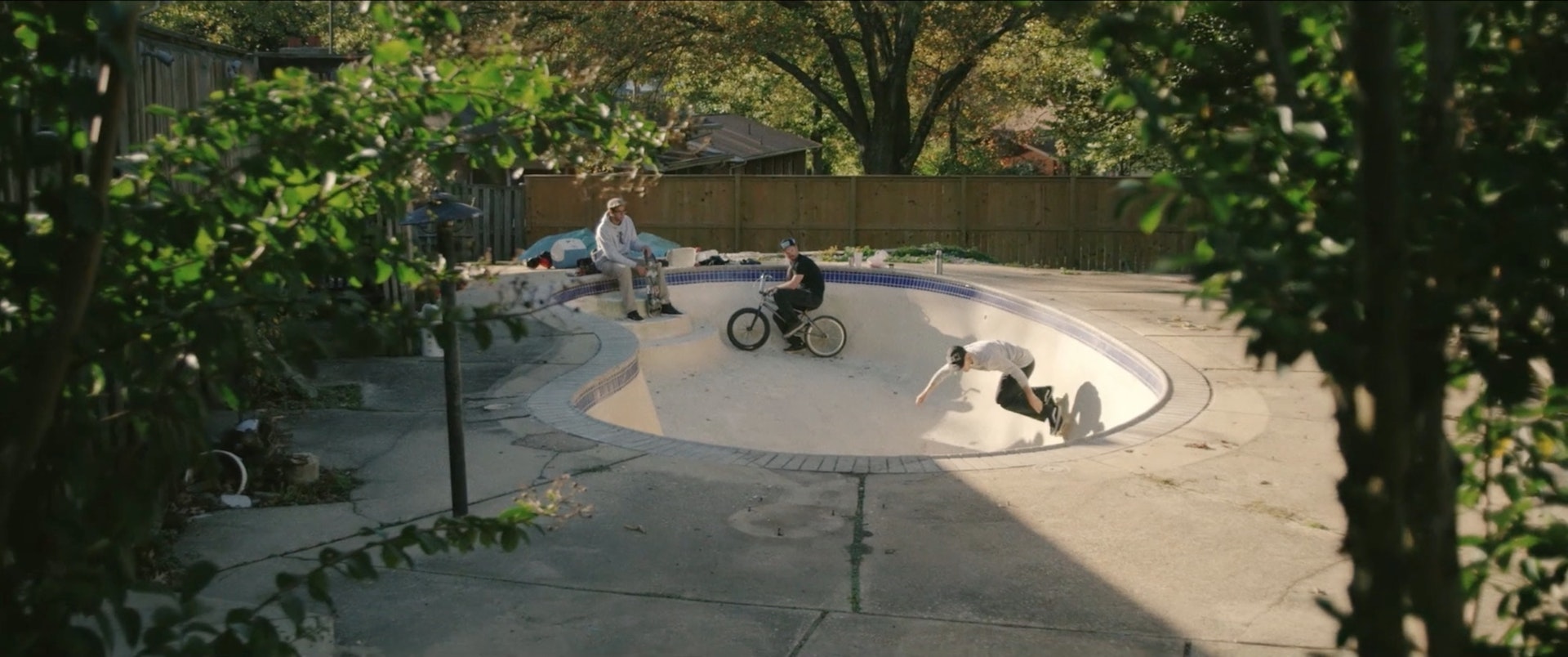 Video: Skateboarders scouring DC for undiscovered pools