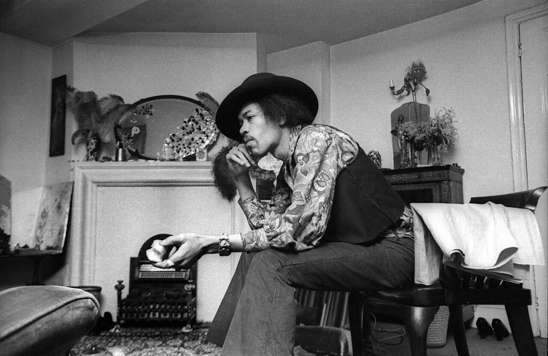 Jimi Hendrix's old London bedroom opens to public exactly how it was in the '60s