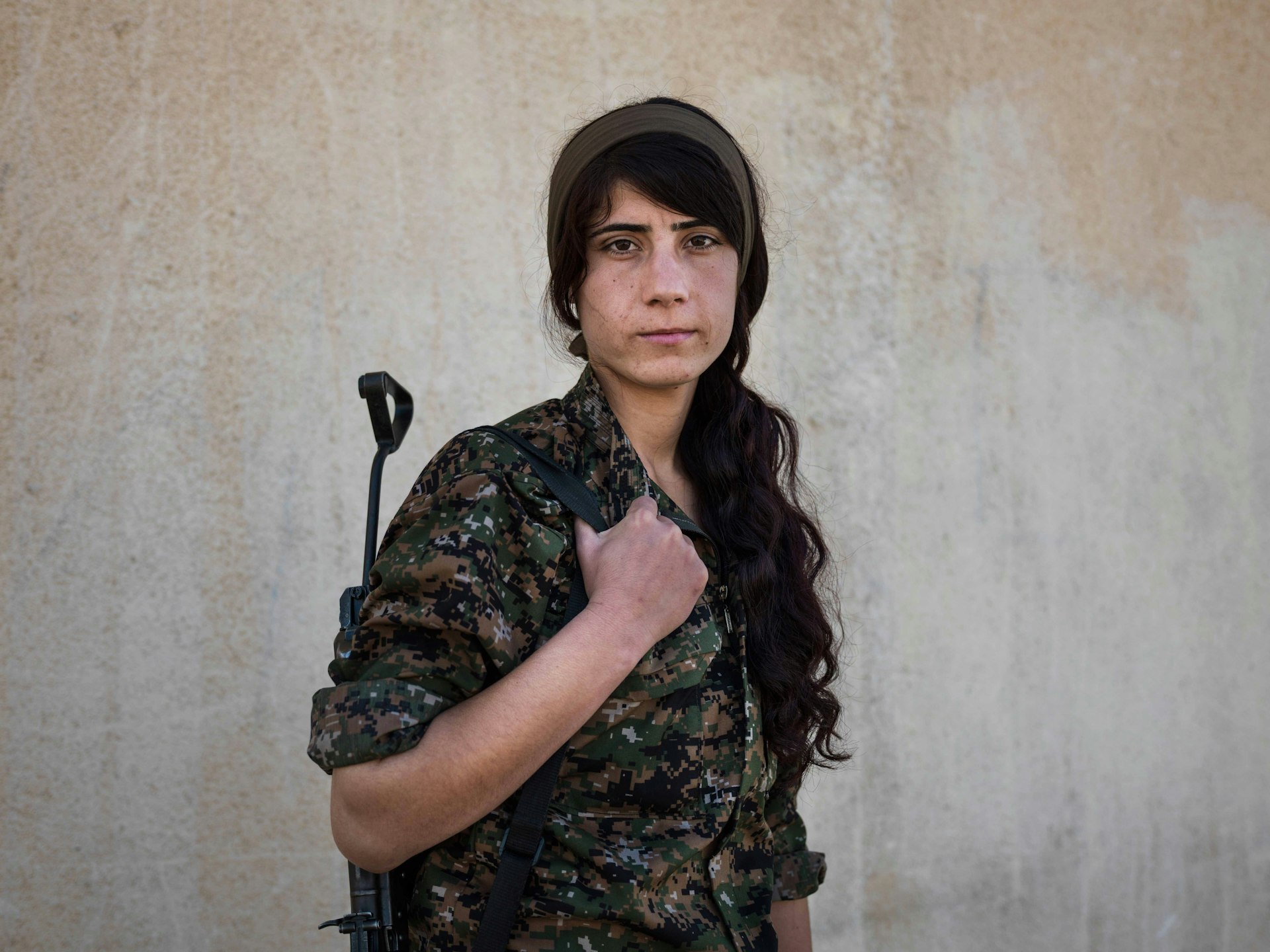 Suzdar, twenty-one, joined YPJ four years ago. "When the revolution happened in Rojava, I knew that I wanted to have a role in it." © Newsha Tavakolian / Magnum Photos