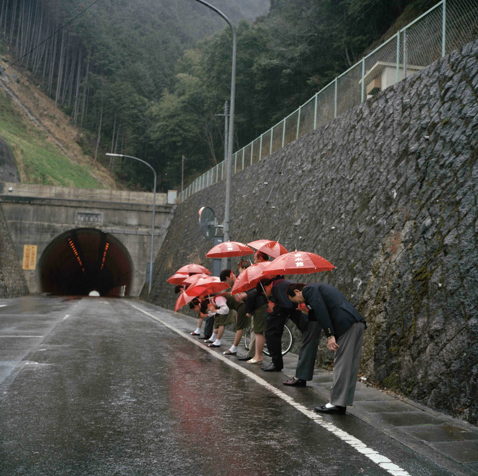 JAPAN. Wakayama Project. Hotel staff bow to leaving visitors, as competition is so fierce Hotels try to be as hospitable as possible. 1998. © Peter Marlow // Magnum Photos