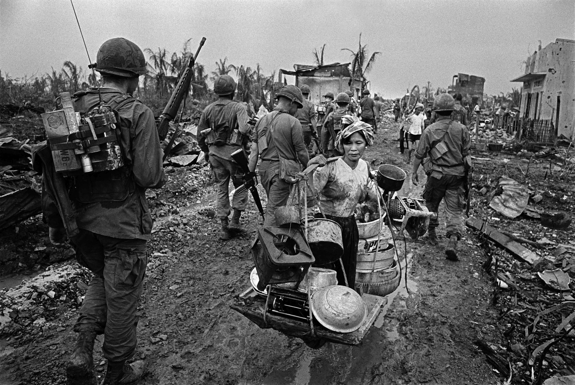 The battle for Saigon. Refugee from US Bombing. Vietnam.1968. © Philip Jones Griffiths/Magnum Photos
