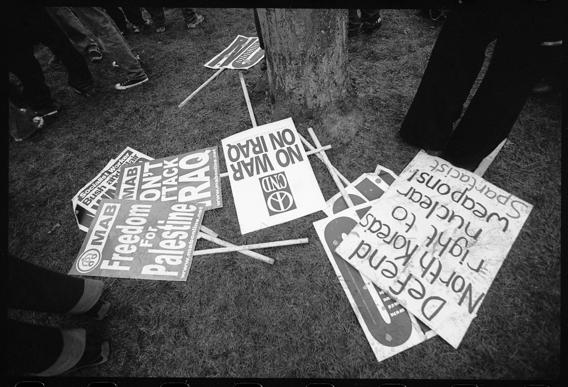 WEB_STW_anti-war-placards_feb-2003_dannyburrows