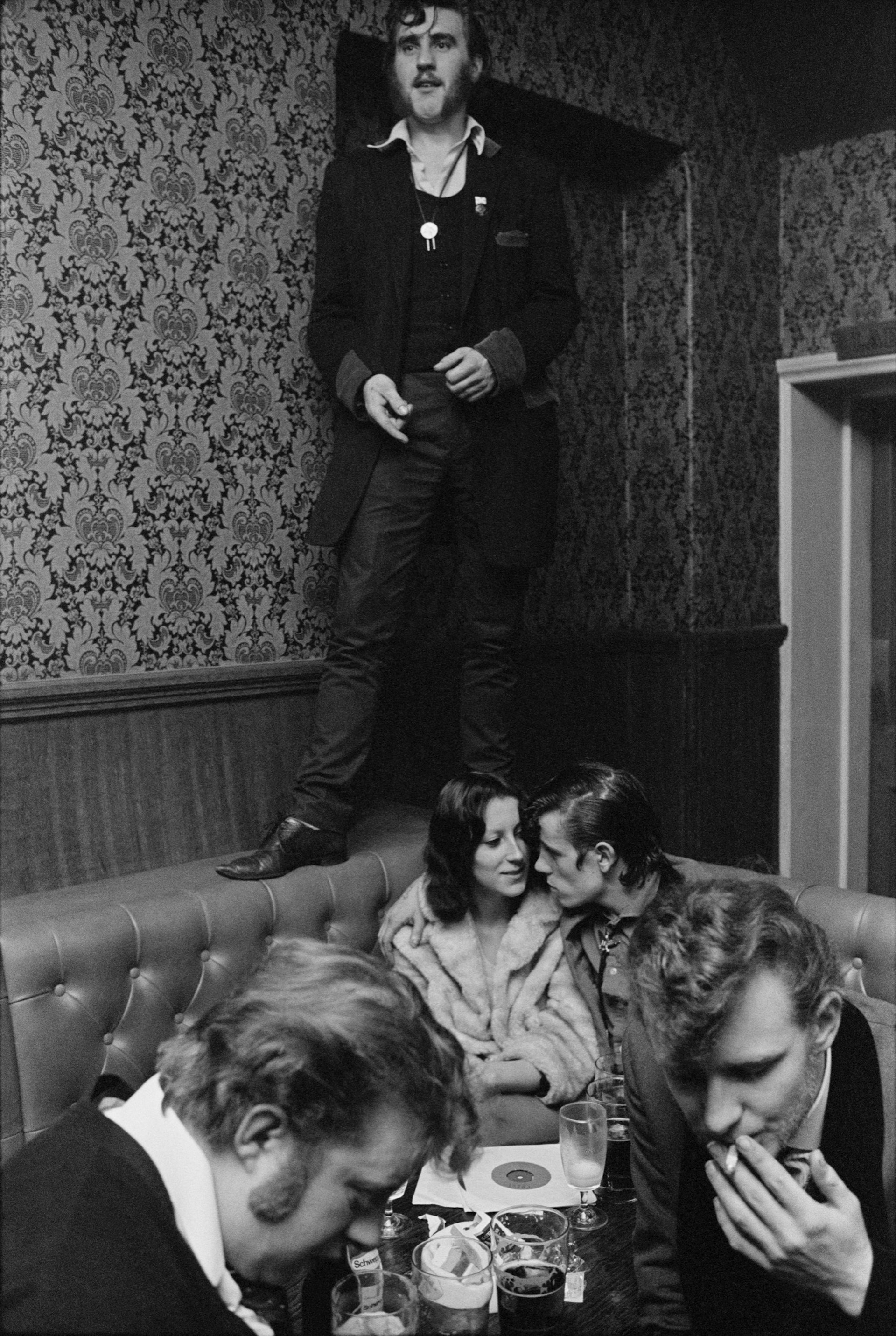 London. Barry Ransome in The Castle, Old Kent Road 1976 © Chris Steele-Perkins/ Magnum Photos
