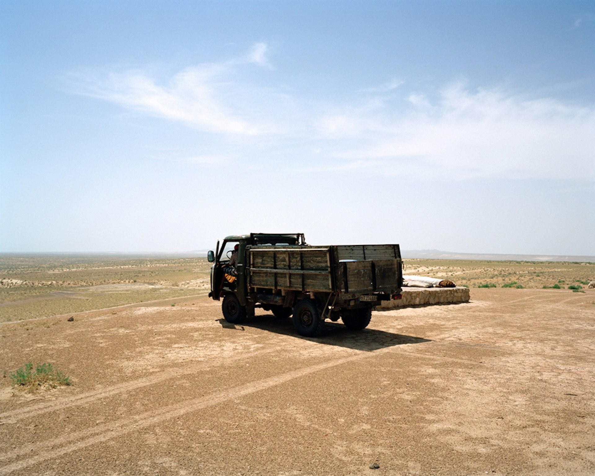 Marco-Barbieri-Water-In-The-Desert-Truck