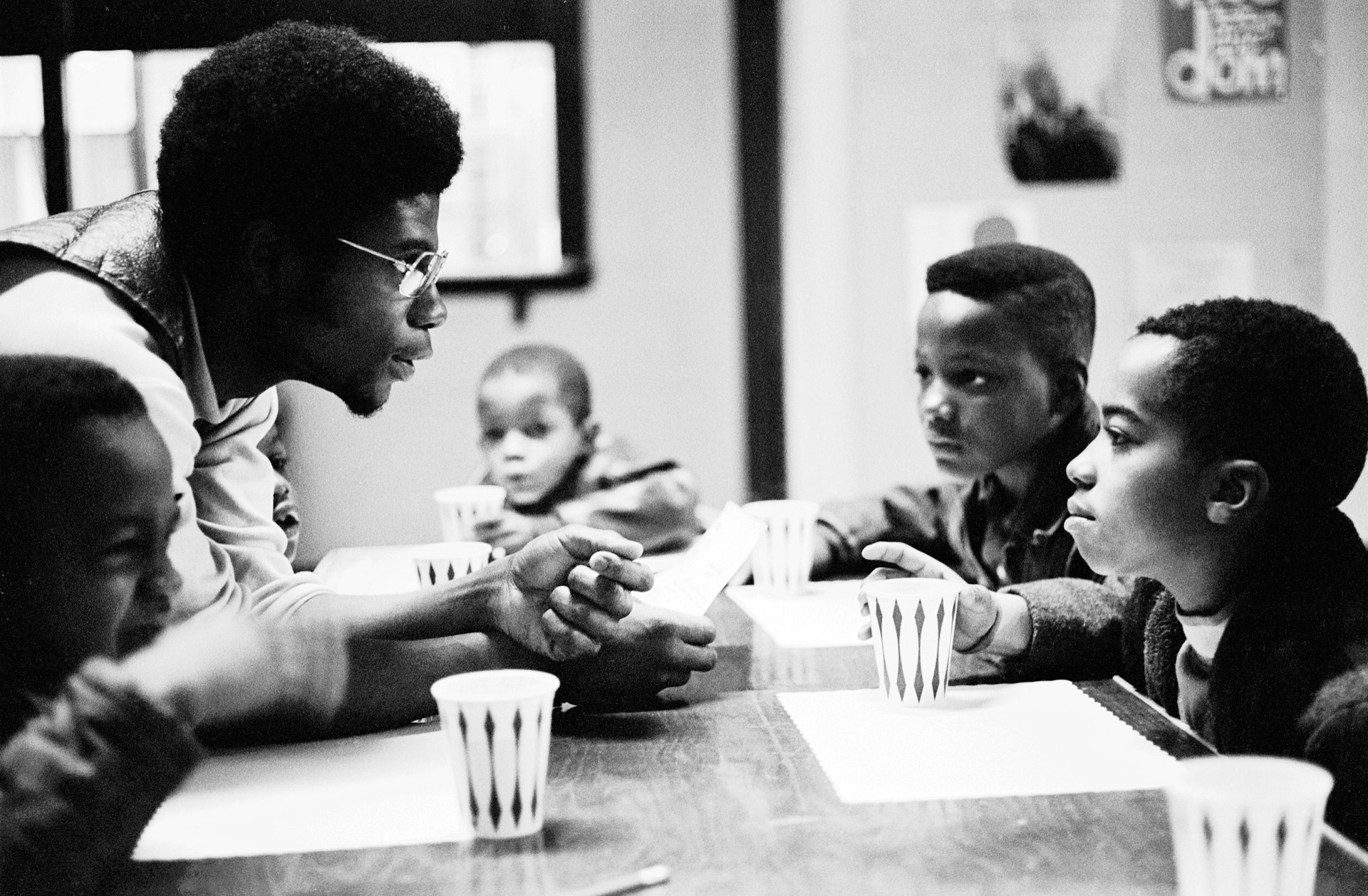 Panther Jerry “Odinka” Dunigan talks to kids while they eat breakfast on Chicago’s South Side, November 1970