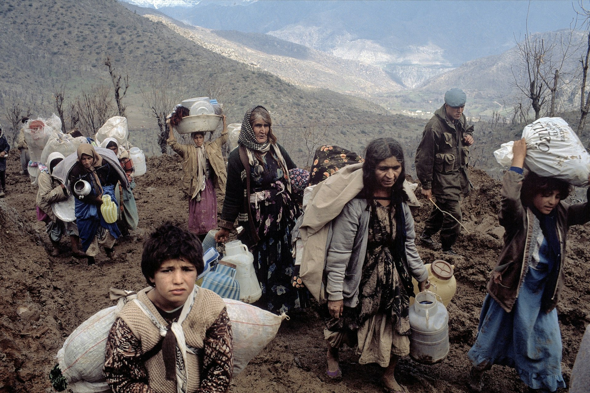 Isikveren Camp. Kurdish fleeing northern Iraq arrive at the refugee camp. Over 250.000 Kurds fled from Iraq after a bitter counter attack by Saddam HUSSEIN in northern Iraq. They now live in the mountains on the Turkish border. TURKEY. Uludere. 1991 © Bruno Barbey