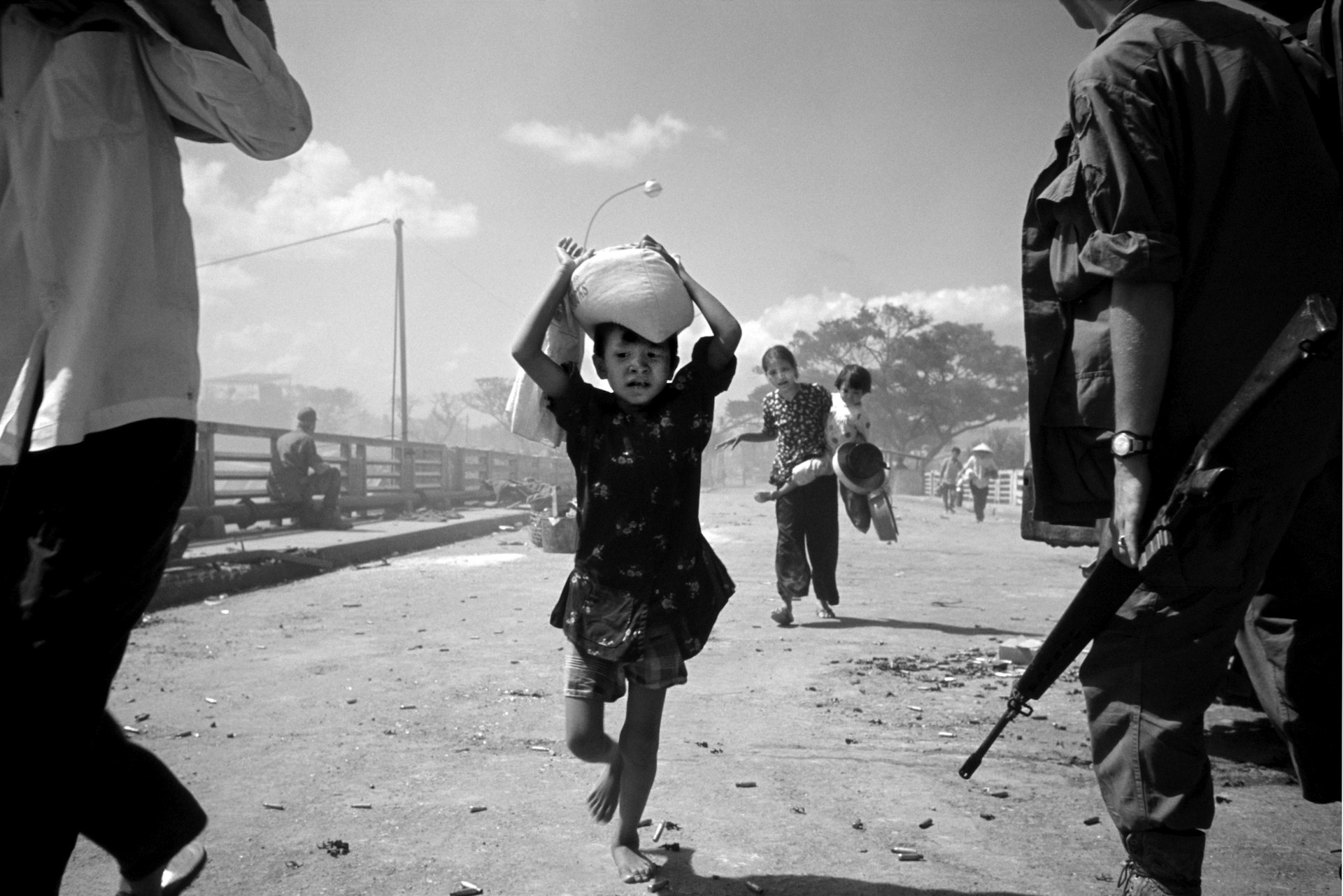 The battle for Saigon. Refugees under fire. Confused urban warfare was such that Americans were shooting their staunchest supporters. VIETNAM, 1968. © Philip Jones Griffiths
