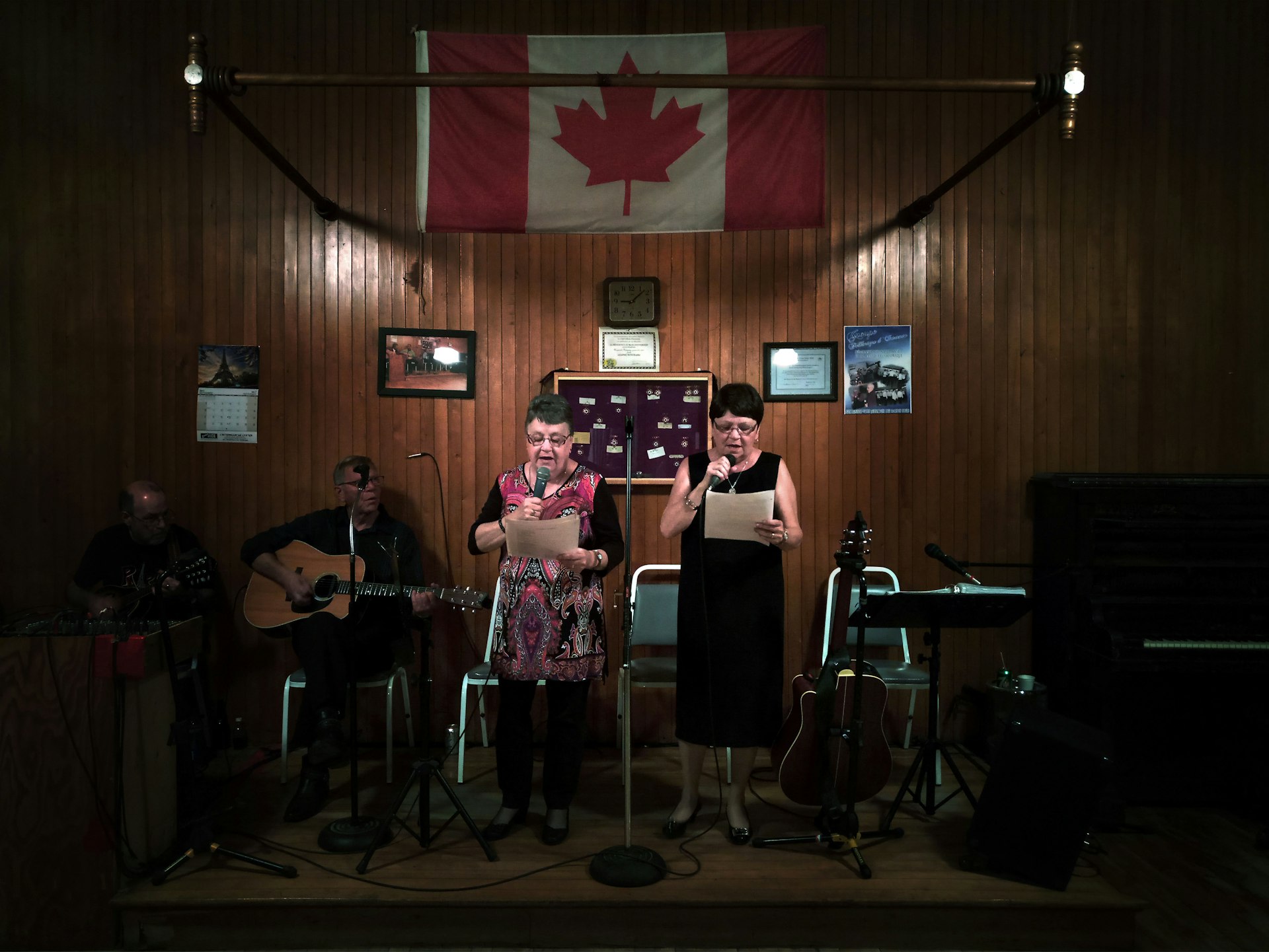 Every Friday evening folks singers and dancers gather in the Odd Fellows hall. Their repertoire includes Scottish, Irish and French melodies.