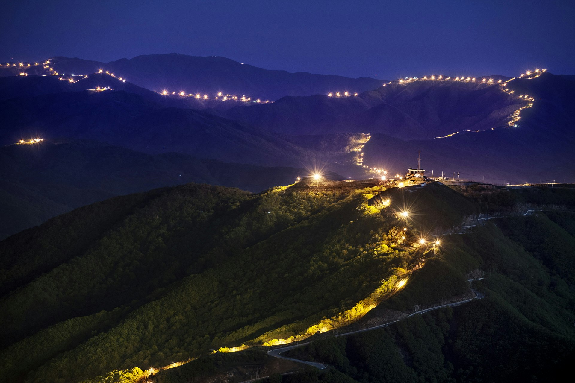 Anti-infiltration lighting illuminated along the SLL – the southern border of the DMZ at Yanggu area in the eastern part of the DMZ. The SLL traverses Korean peninsula from West to East.