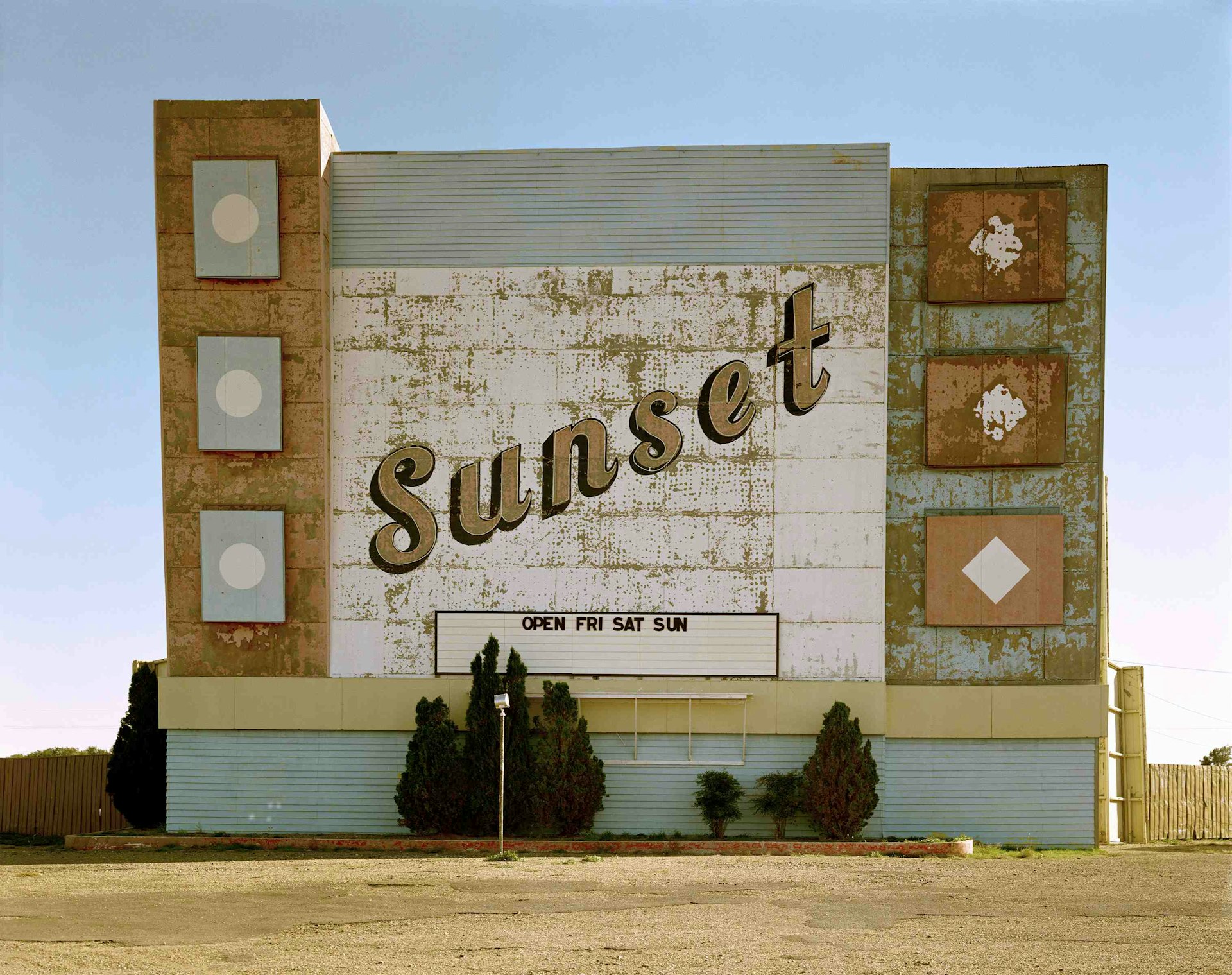 West 9th Avenue, Amarillo, Texas, October 2, 1974. The Museum of Modern Art, New York. Acquired through the generosity of an anonymous donor. © 2017 Stephen Shore