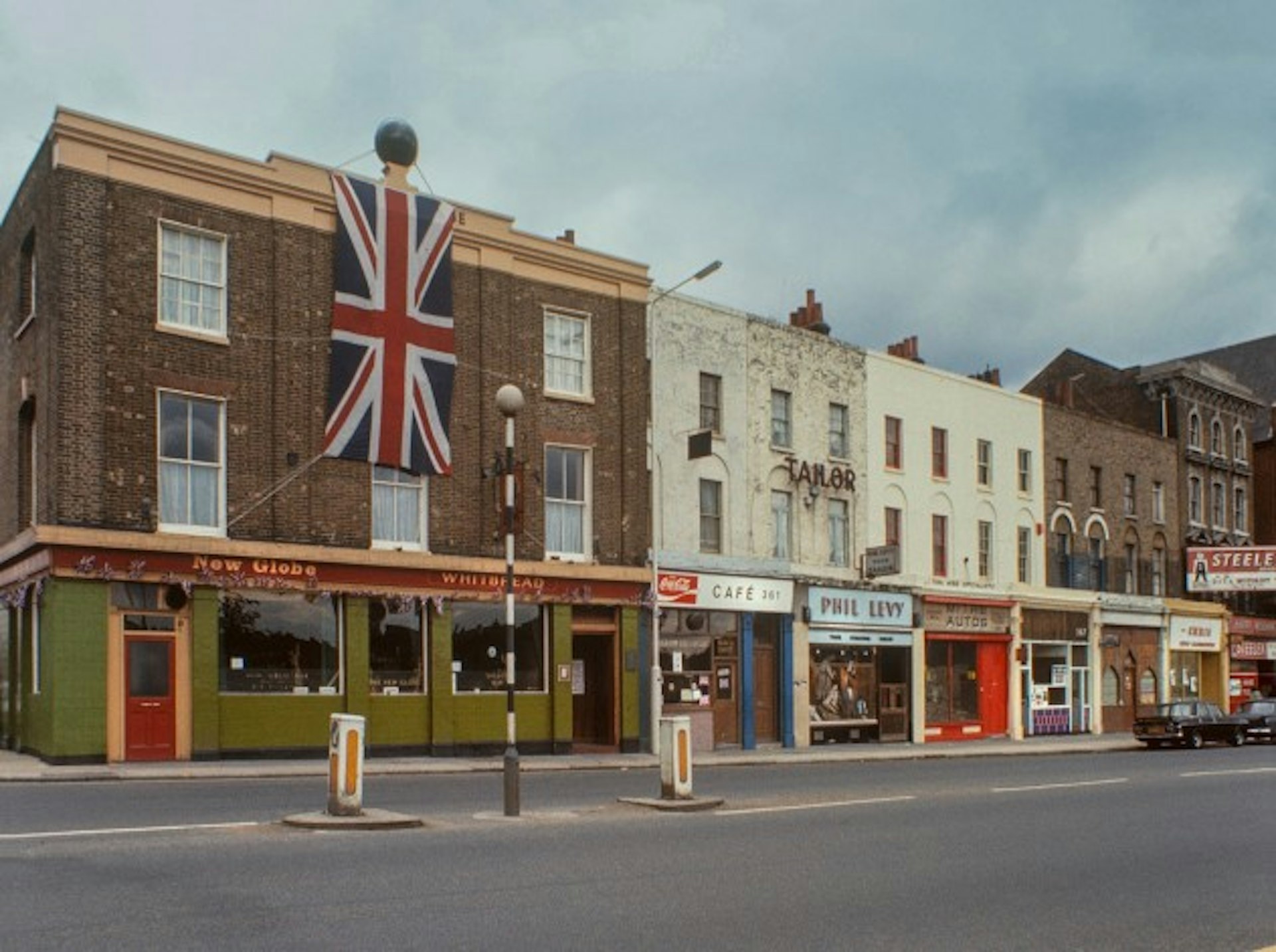 CommercialRoad_1969_credit_DavidGranick_Courtesyof_Tower Hamlets Local History Library & Archives (1)