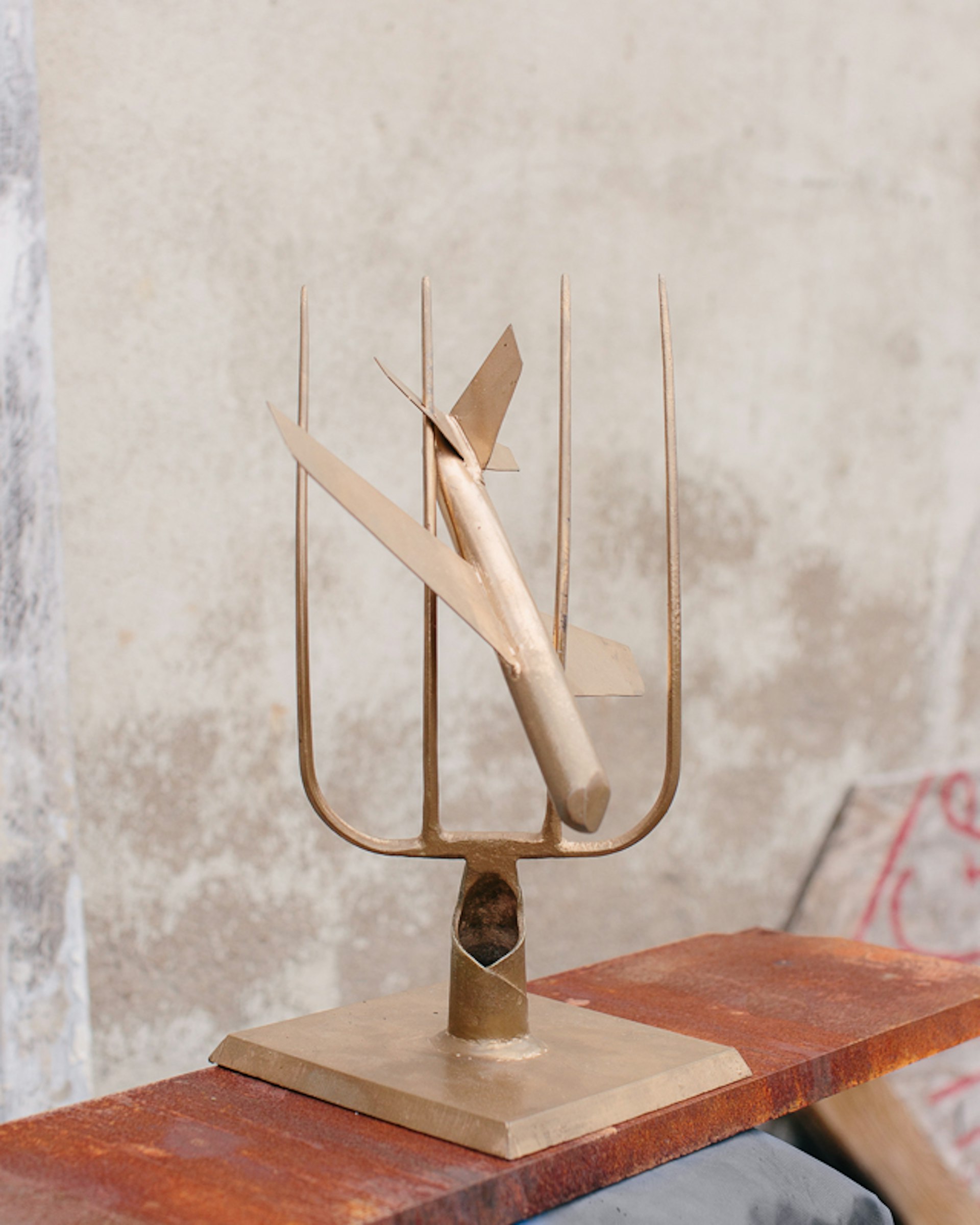 A trophy which symbolises the struggle of the farmers' fight against the airport.
