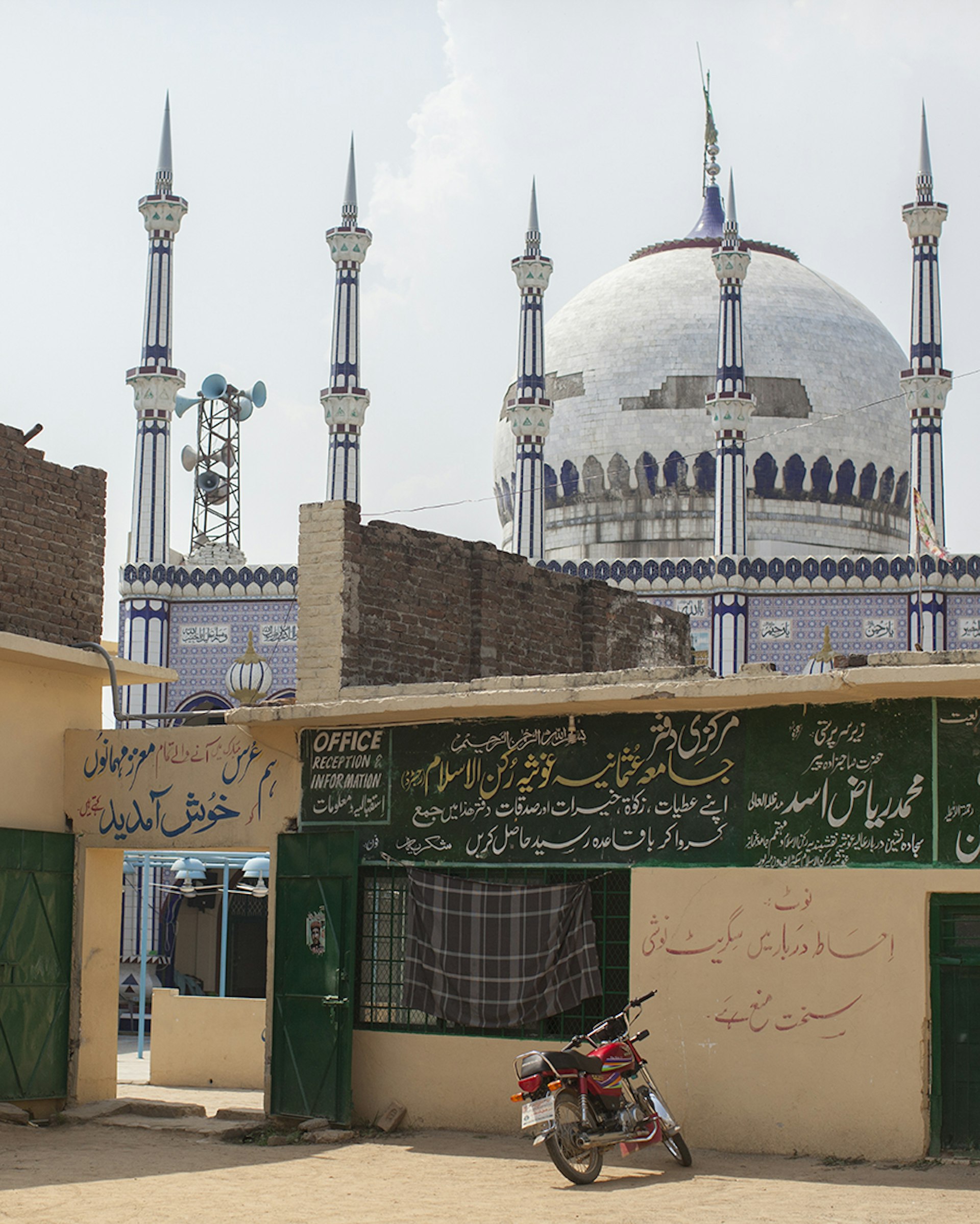 Mosque in Rathowa Mipur © Mahtab Hussain
